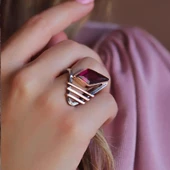 Lal Taşlı Gümüş Otantik Tasarım Yüzük thumbnail 1