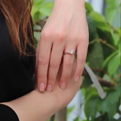 Starlight Diamond Çapraz Yuvarlak Kesim Pırlanta Montür Gümüş Tek Taş Yüzük thumbnail 1