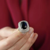 Zirkon Taş Çerçeveli Kök Safir Taşlı Gümüş Yüzük thumbnail 3