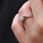 Starlight Diamond Çapraz Yuvarlak Kesim Pırlanta Montür Gümüş Tek Taş Yüzük thumbnail 2