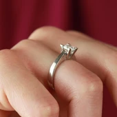 4 Tırnaklı Round Kesim Starlight Diamond Gümüş Takım thumbnail 5