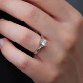 Starlight Diamond Çapraz Yuvarlak Kesim Pırlanta Montür Gümüş Tek Taş Yüzük thumbnail 3