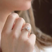 Round Kesim Starlight Diamond Tek Taş Gümüş Yüzük thumbnail 4