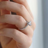 4 Tırnaklı Çapraz Model Tek Taş Starlight Diamond Gümüş Yüzük thumbnail 4