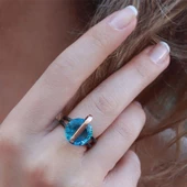 Aquamarin Taşlı Yuvarlak Gold Çizgili Gümüş Yüzük thumbnail 1