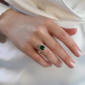 Zümrüt Taşlı Elips Lotus Çiçeği Gümüş Yüzük thumbnail 4