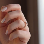 Round Kesim V Montür Rose Gold Sky Diamond Yüzük thumbnail 4