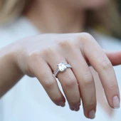 Ortası Baget Taşlı Mini Mekik Modeli Starlight Diamond Gümüş Yüzük thumbnail 3