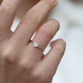 Kalp Zirkon Taşlı Minimal Gümüş Yüzük thumbnail 1