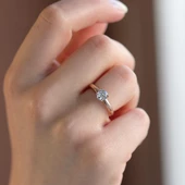 Round Kesim V Montür Rose Gold Sky Diamond Yüzük thumbnail 2