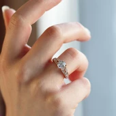 Round Kesim tasarım Rose Gold Kaplama Sky Diamond Yüzük thumbnail 4