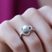 3 Yapraklı Çiçek Model Zirkon Taşlı İnci Gümüş Yüzük thumbnail 1