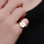 Yıldız Modeli Beyaz Mine İşli Gold Kaplama Ayarlanabilir Gümüş Yüzük thumbnail 3