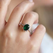 Zümrüt Taşlı Elips Lotus Çiçeği Gümüş Yüzük thumbnail 1