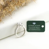 Çift Sıra Taş Geçişli Yanları Pırıltılı Taşlarla Süslenmiş Starlight Diamond Tektaş Gümüş Yüzük thumbnail 1