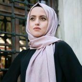 Anneler Gününe Özel Pembe Şal, Kolye Süslemeli Set - 5