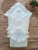 Yenidoğan Piramitland Soft Taç Nakışlı Bebek Battaniyesi Kundak Krem - 1