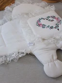 Yenidoğan Kapitone Anadolunun Kalbi Nakışlı Ayaklı Kız Erkek Bebek Battaniyesi Ekru thumbnail 3