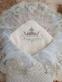 Yenidoğan Kuzulu Taç Nakış Güpürlü Fiyonklu Duvaklı Prizma Taş Unisex Kundak Bebek Battaniyesi Bej thumbnail 4