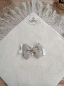 Yenidoğan Kuzulu Taç Nakış Güpürlü Fiyonklu Duvaklı Prizma Taş Unisex Kundak Bebek Battaniyesi Bej thumbnail 5