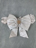 Yenidoğan Saray Kadife Taç Nakışlı İnci Fiyonklu Çift Dantel Duvak Trilüks Kundak Bebek Battaniyesi Vizon-ekru thumbnail 5