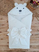 Yenidoğan Beyaz Wool Yün Kumaş Ayıcık Kulaklı Kundak Bebek Battaniyesi Beyaz thumbnail 1