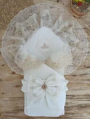 Yenidoğan Sahra Taç Nakışlı Plazma Taşlı Güpürlü Fiyonklu Duvaklı Trilüks Kundak Bebek Battaniyesi Sütlü Kahve thumbnail 1