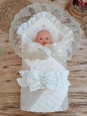 Yenidoğan Wool Yün Kumaş Taç Nakışlı Güpür Duvaklı Fiyonk Prizma Taş Unisex Kundak Bebek Battaniyesi Bej thumbnail 2