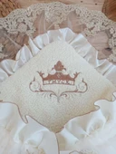 Yenidoğan Wool Yün Kumaş Taç Nakışlı Güpür Duvaklı Fiyonk Prizma Taş Unisex Kundak Bebek Battaniyesi Kahverengi thumbnail 7