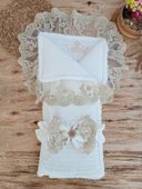 Yenidoğan Beyaz Wool Yün Kumaş Taç Nakışlı Trilüks Kundak Bebek Battaniyesi Beyaz thumbnail 1