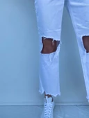 Kadın Dizi Ve Paçası Yırtıklı Beyaz Kot Pantolon thumbnail 6