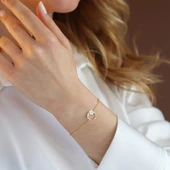 Zambak Çiçeği İnci Detaylı Gold Kaplama Gümüş Bileklik thumbnail 2