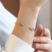 Zirkon Taşlı Kanatlı Gümüş Kelepçe thumbnail 1