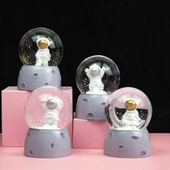 Mini Işıklı Astronot Kar Küresi - 1
