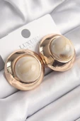 MuI MuI Pirinç Gold Renk Beyaz Doğal Taşlı Daire Model Vintage Kadın Küpe - 1