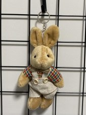 Sevimli Ekose Kıyafetli Peluş Tavşan Anahtarlık - 2