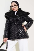 Yakası Kürklü Parlak Mont Siyah thumbnail 1