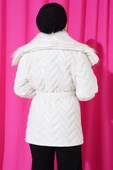 Yakası Kürklü Parlak Mont Beyaz - 3