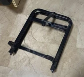 Moto Gusto Santa 125 Kızaklı Kurye Çanta Demiri Ergoline Sürgülü Pizzacı Paket Demiri Arasmto thumbnail 1