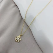 925 Ayar Gümüş Taşlı Minimal Kar Tanesi Kolye thumbnail 4