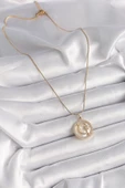 Gold Renk Zincir Zirkon Taş Detaylı Beyaz Sedefli Ay Yıldız Model Kadın Kolye - EBJ241221W30105 thumbnail 2