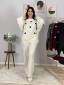 Kadın Uzun Kol Kalpli Bisiklet Yaka Triko Kazak Pantolon Takım (Beyaz) thumbnail 5