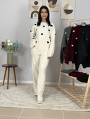 Kadın Uzun Kol Kalpli Bisiklet Yaka Triko Kazak Pantolon Takım (Beyaz) thumbnail 2