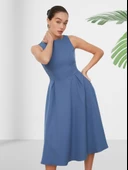 Kayık Yaka Diz Altı Düz Mavi Elbise thumbnail 4