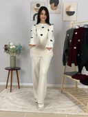 Kadın Uzun Kol Kalpli Bisiklet Yaka Triko Kazak Pantolon Takım (Beyaz) thumbnail 3