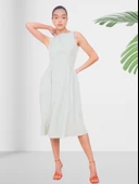 Kayık Yaka Diz Altı Düz Beyaz Elbise thumbnail 2