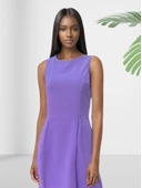 Kayık Yaka Diz Altı Düz Lila Elbise thumbnail 3