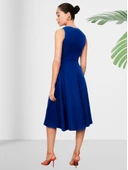 Kayık Yaka Diz Altı Düz Lacivert Elbise thumbnail 3