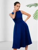 Kayık Yaka Diz Altı Düz Lacivert Elbise thumbnail 4