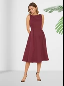 Kayık Yaka Diz Altı Düz Fuşya Elbise thumbnail 3